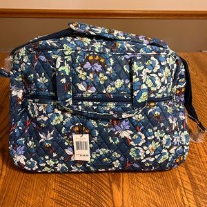 LAST ONE ☀️NWT Vera Bradley Floral Bursts Medium Traveler Bag 💙🌸💥